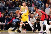 NBA常规赛湖人主场140-109大胜火箭 东契奇39分惠特摩尔34分8板