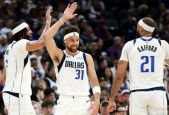 NBA独行侠客场120-106大胜国王 德罗赞33分戴维斯27分9板