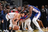 NBA常规赛库里三分8中8砍30+6+10 恩比德28+14 勇士7人上双大胜76人